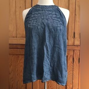 🌼 NWT Womens Blue Rain Francesca’s size M Sleeveless Blue Chambray Halter Top